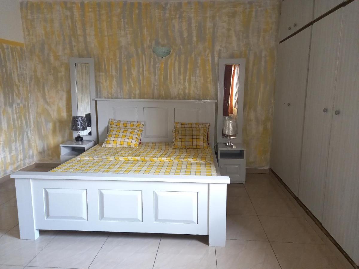 Résidence Hotel Georges Colette Yopougon Esterno foto